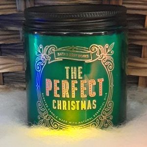 Bath and Body Works The Perfect Christmas single wick candle! ❄️🌲